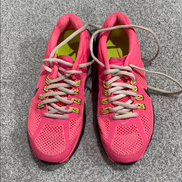 bright pink nike air max